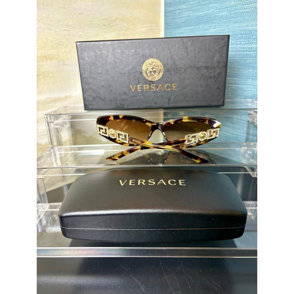 Never Worn - Versace - Cat Eye Sunglasses VE4470-B 5470/13 - Picture 8 of 12